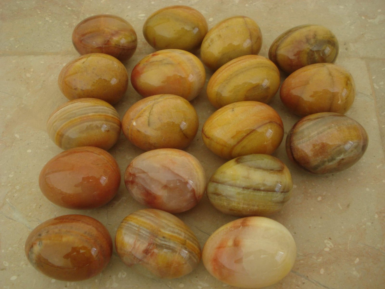 Onyx-Marble-Eggs (www.mineralsrute (5)